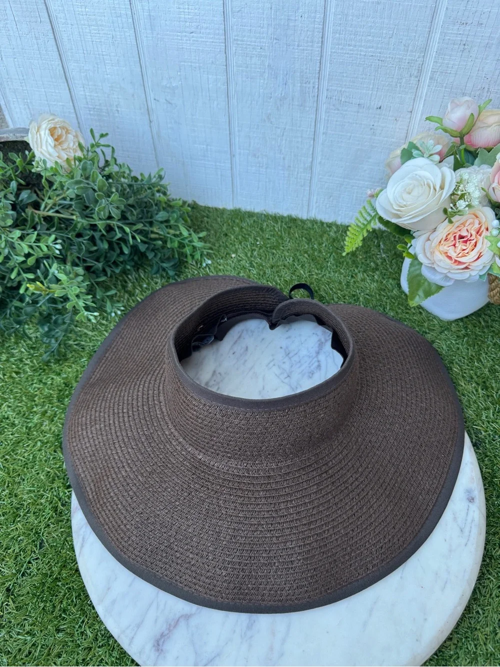 Vince Camuto Brown Straw Sun Visor Roll-Up Straw Visor NWOT Summer hat chocolate